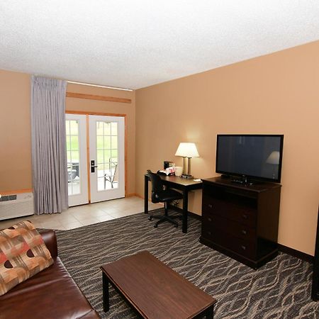 Cobblestone Inn & Suites - Denison | Majestic Hills 외부 사진