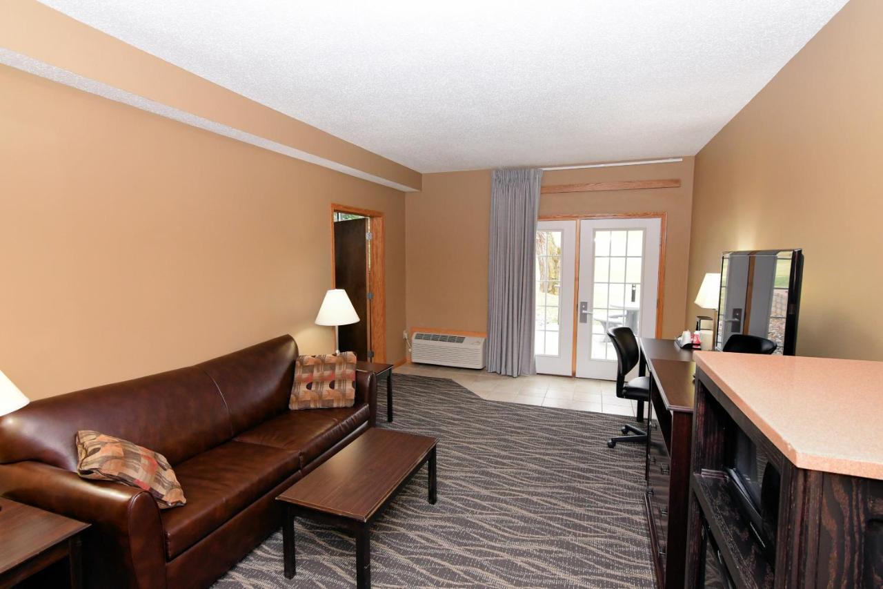 Cobblestone Inn & Suites - Denison | Majestic Hills 외부 사진