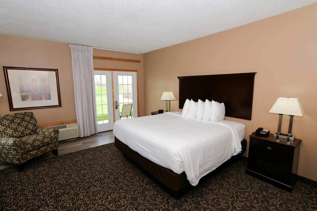 Cobblestone Inn & Suites - Denison | Majestic Hills 외부 사진