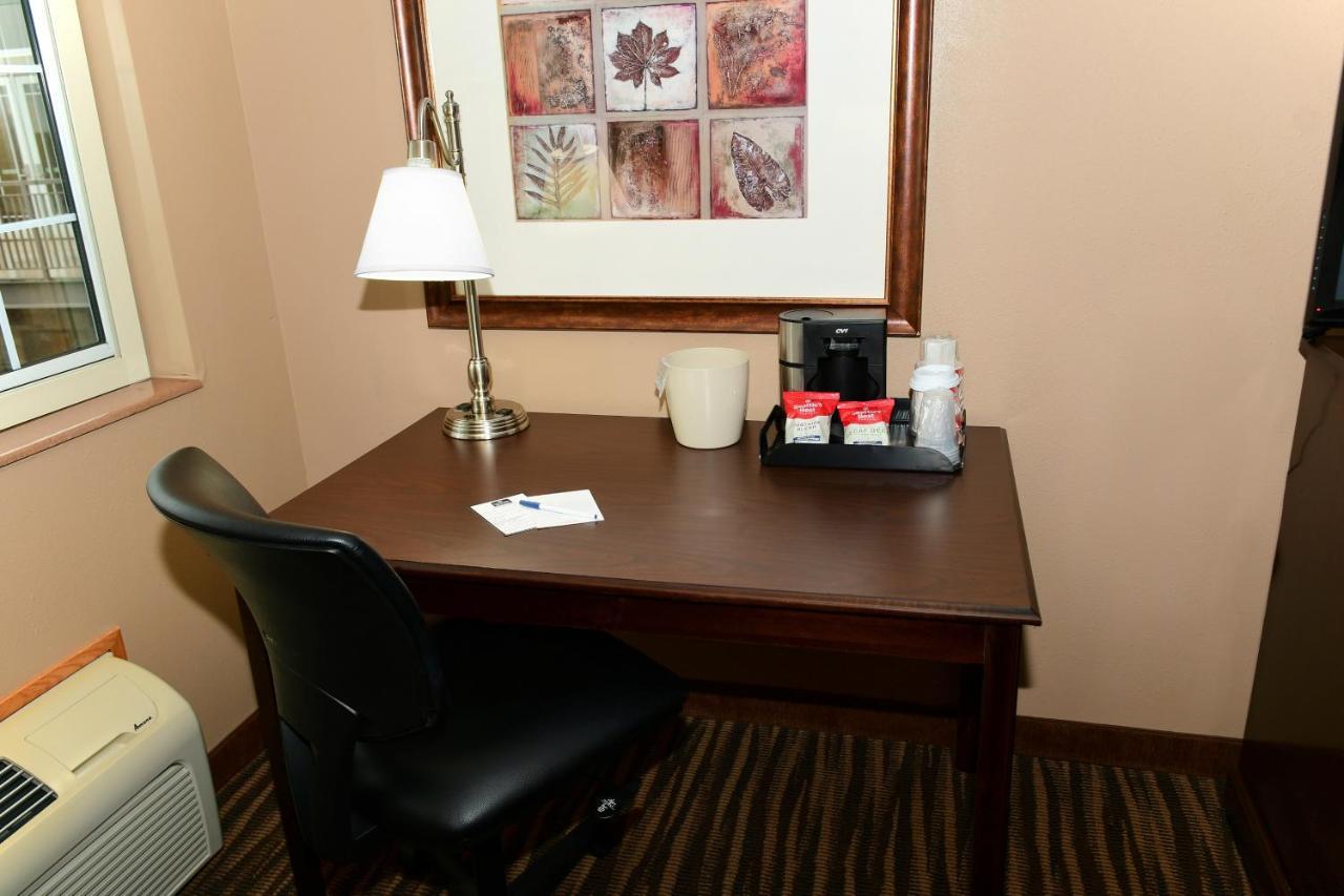 Cobblestone Inn & Suites - Denison | Majestic Hills 외부 사진