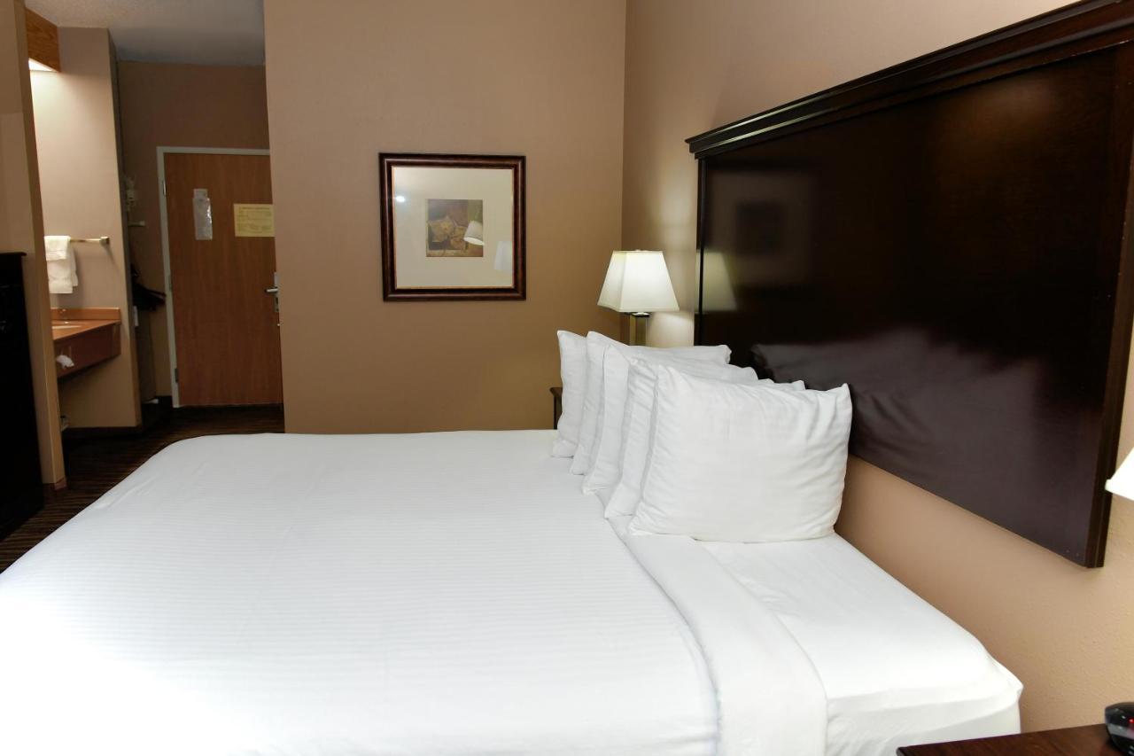 Cobblestone Inn & Suites - Denison | Majestic Hills 외부 사진