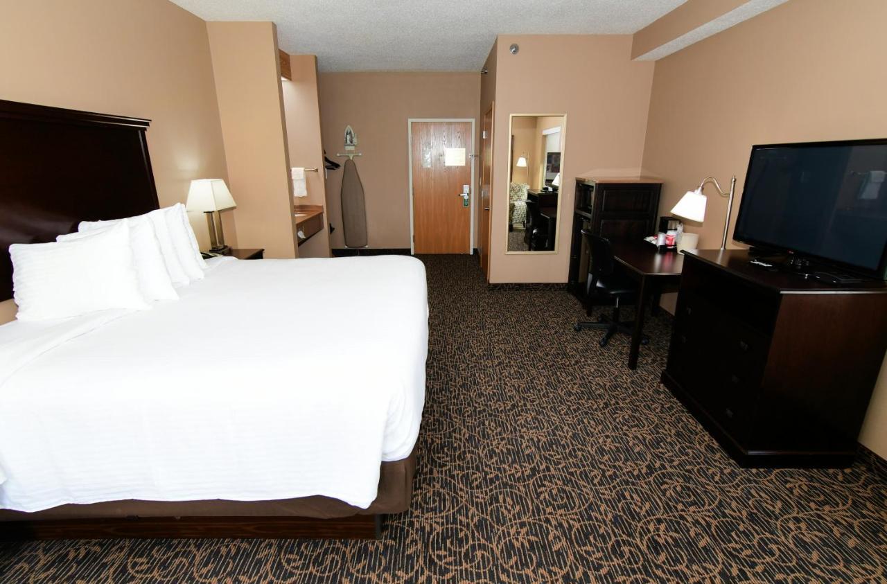 Cobblestone Inn & Suites - Denison | Majestic Hills 외부 사진