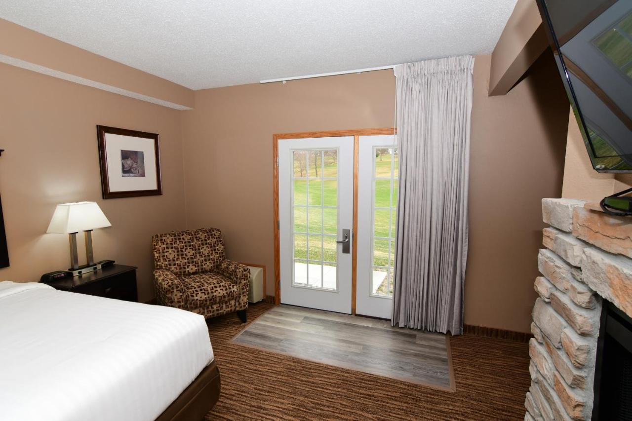 Cobblestone Inn & Suites - Denison | Majestic Hills 외부 사진