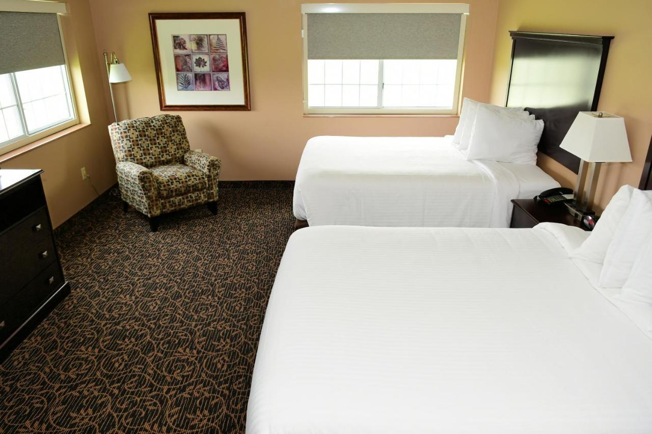 Cobblestone Inn & Suites - Denison | Majestic Hills 외부 사진