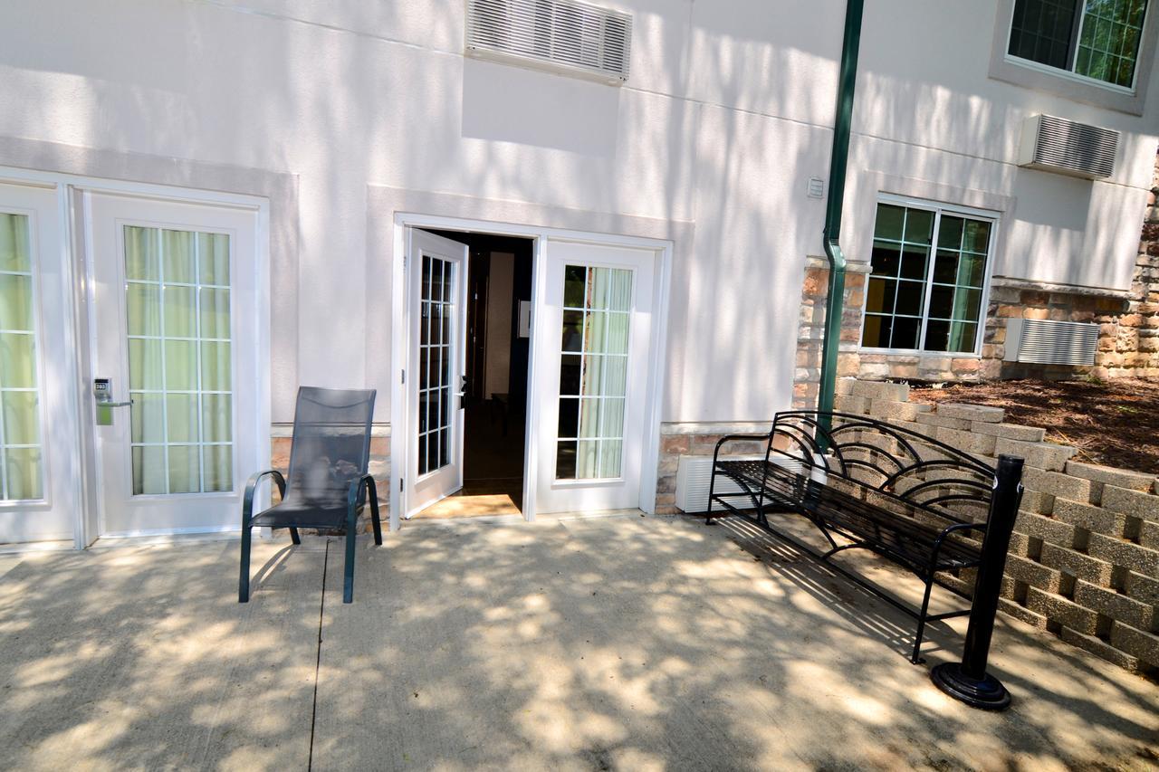 Cobblestone Inn & Suites - Denison | Majestic Hills 외부 사진