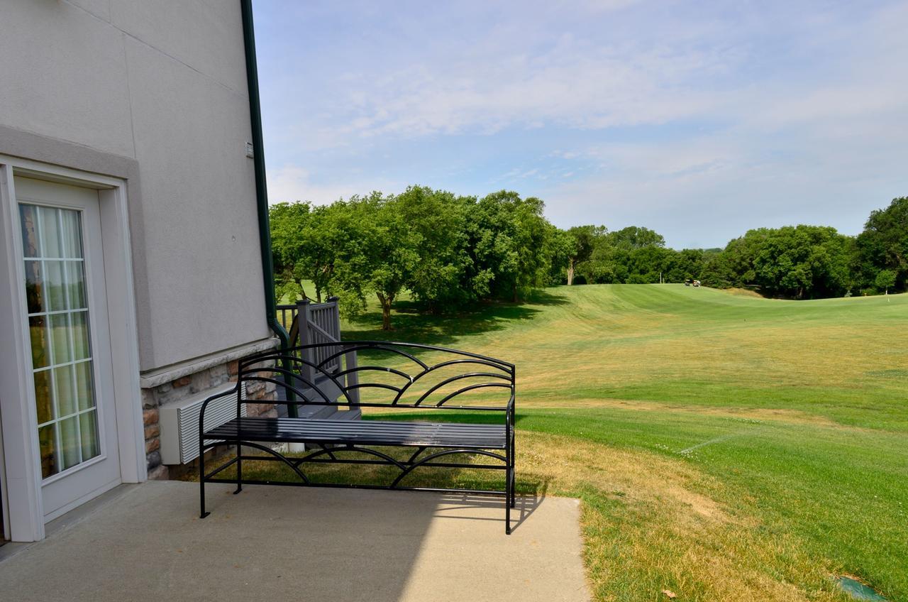 Cobblestone Inn & Suites - Denison | Majestic Hills 외부 사진