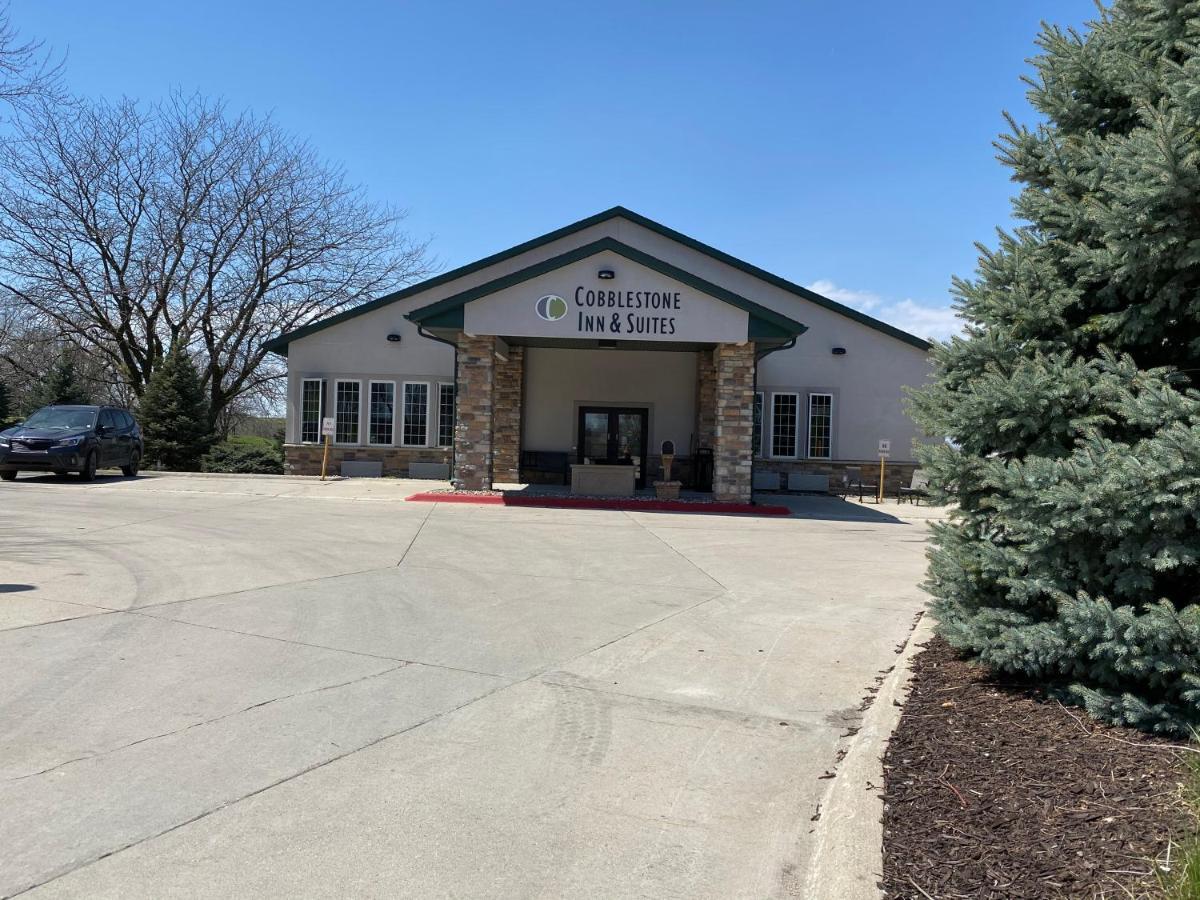 Cobblestone Inn & Suites - Denison | Majestic Hills 외부 사진